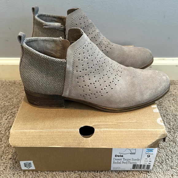 TOMS Delia desert taupe suede radial perf/farren bootie - Picture 2 of 8